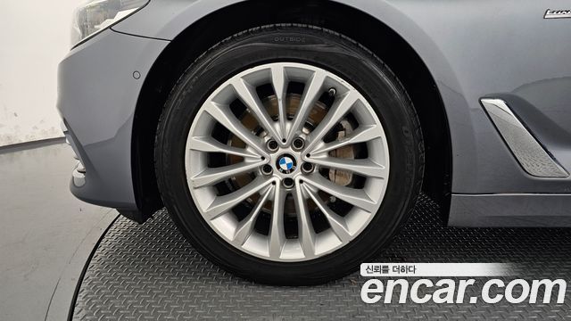 BMW 5-Series 2018 — photo 5