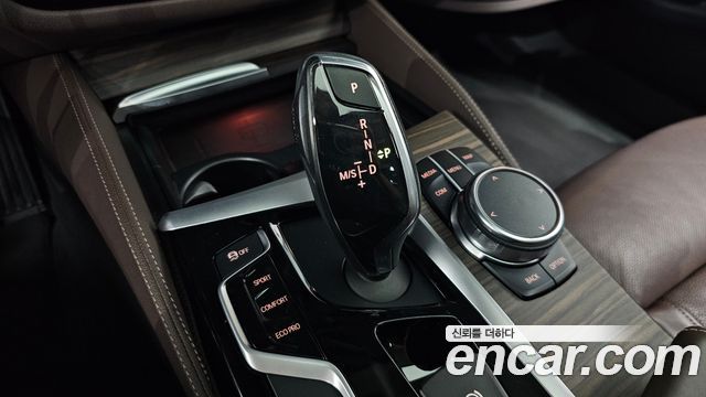 BMW 5-Series 2018 — photo 9