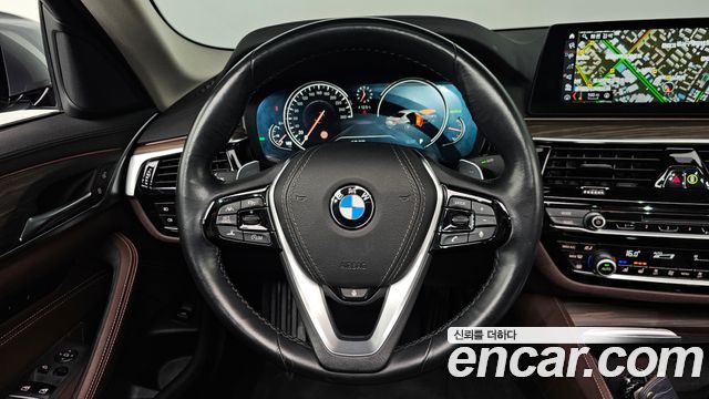 BMW 5-Series 2018 — photo 13