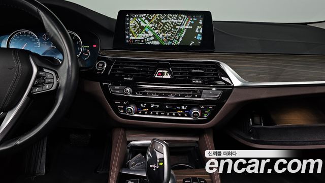 BMW 5-Series 2018 — photo 14
