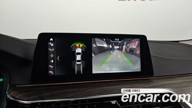 BMW 5-Series 2018 — photo 15