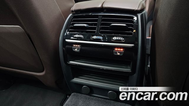 BMW 5-Series 2018 — photo 19