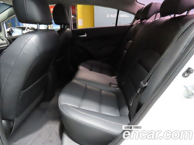 Kia K3 2015 — photo 12