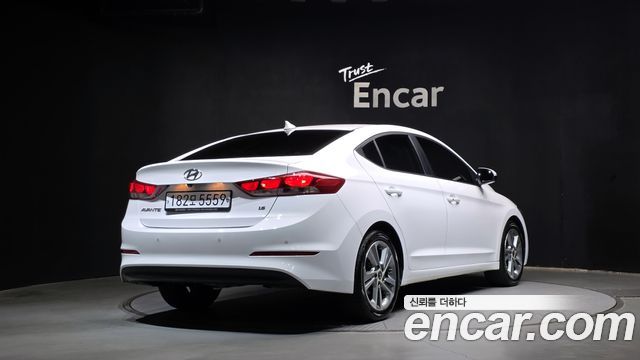 Hyundai AVANTE 2018 — photo 2