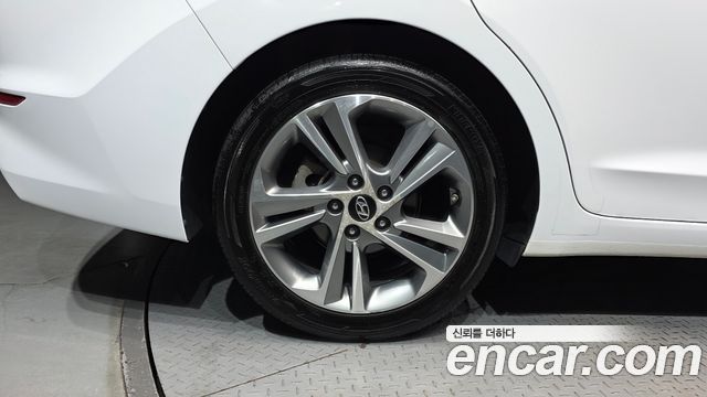 Hyundai AVANTE 2018 — photo 5