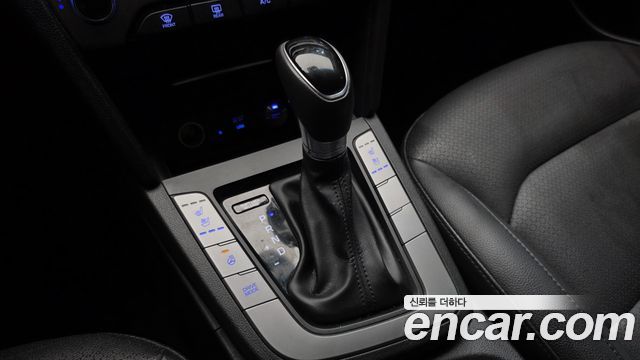 Hyundai AVANTE 2018 — photo 12