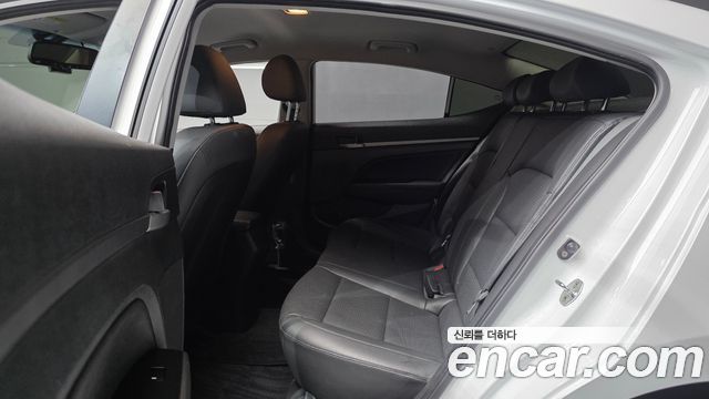 Hyundai AVANTE 2018 — photo 18