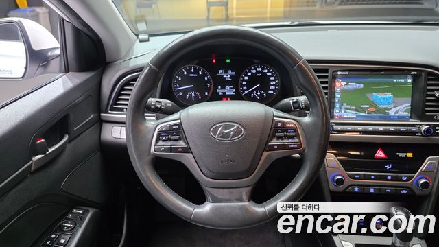 Hyundai AVANTE 2018 — photo 19