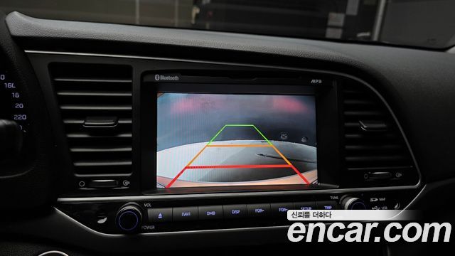 Hyundai AVANTE 2018 — photo 20