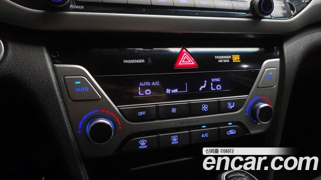 Hyundai AVANTE 2018 — photo 23