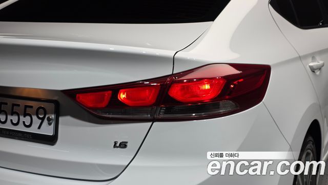 Hyundai AVANTE 2018 — photo 9