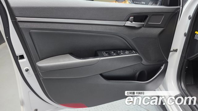 Hyundai AVANTE 2018 — photo 14
