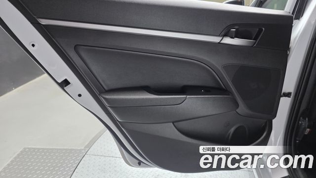 Hyundai AVANTE 2018 — photo 15