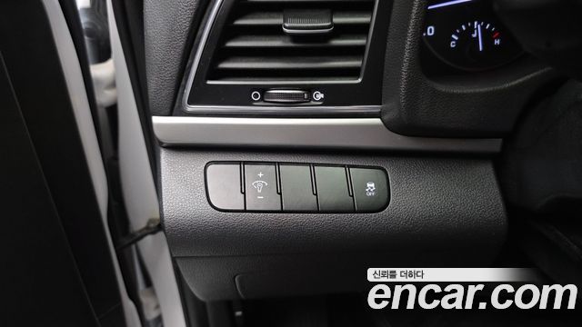 Hyundai AVANTE 2018 — photo 27