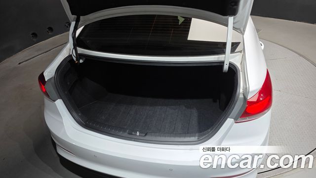Hyundai AVANTE 2018 — photo 30