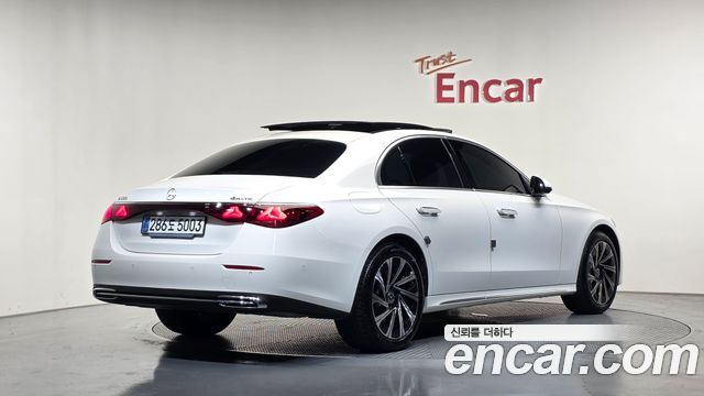 Mercedes-Benz E-Class 2025 — photo 2