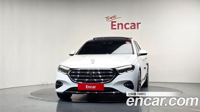 Mercedes-Benz E-Class 2025 — photo 3