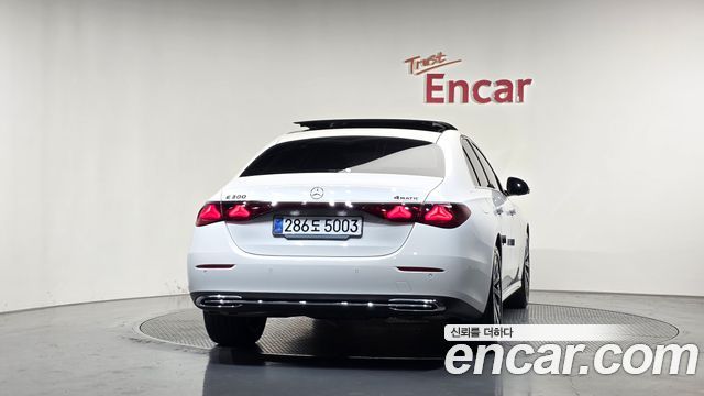 Mercedes-Benz E-Class 2025 — photo 4