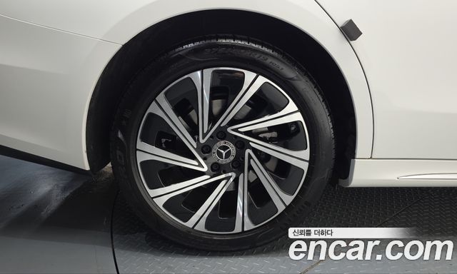 Mercedes-Benz E-Class 2025 — photo 5
