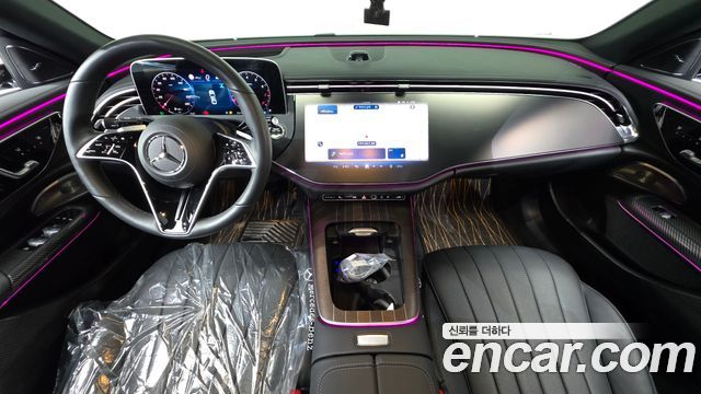 Mercedes-Benz E-Class 2025 — photo 10