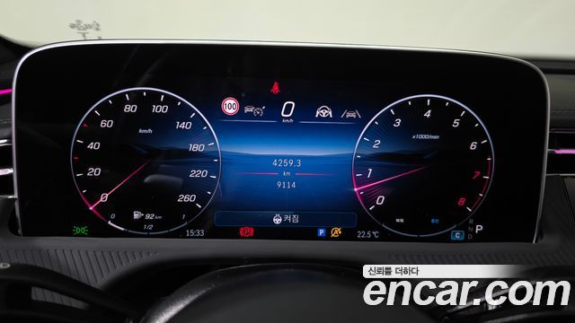 Mercedes-Benz E-Class 2025 — photo 11