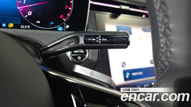 Mercedes-Benz E-Class 2025 — photo 12