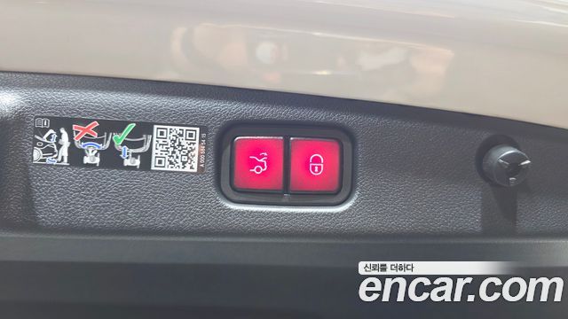 Mercedes-Benz E-Class 2025 — photo 23
