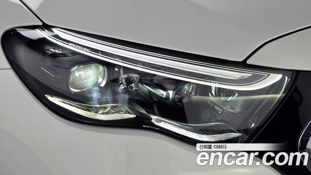 Mercedes-Benz E-Class 2025 — photo 8