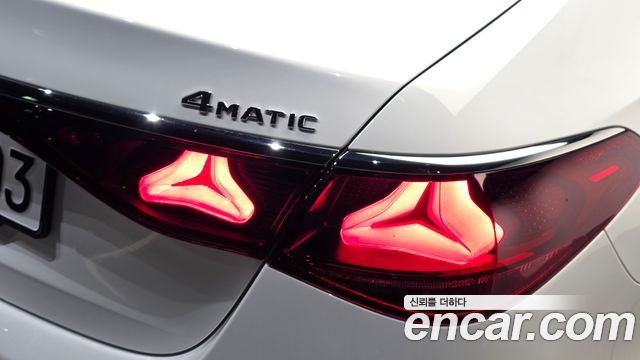 Mercedes-Benz E-Class 2025 — photo 9