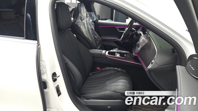 Mercedes-Benz E-Class 2025 — photo 16