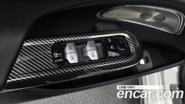 Mercedes-Benz E-Class 2025 — photo 28