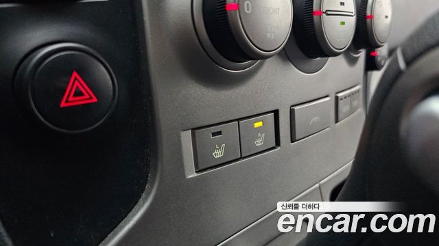 Hyundai Starex 2011 — photo 16