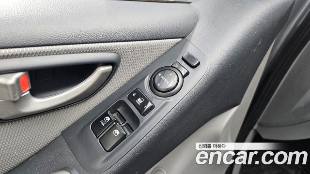 Hyundai Starex 2011 — photo 18