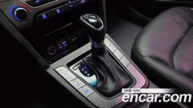 Hyundai AVANTE 2016 — photo 9