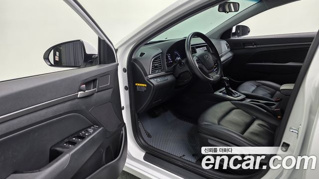 Hyundai AVANTE 2016 — photo 11