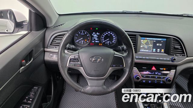 Hyundai AVANTE 2016 — photo 14