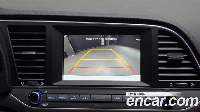 Hyundai AVANTE 2016 — photo 17