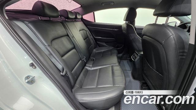 Hyundai AVANTE 2016 — photo 20