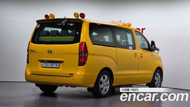 Hyundai Starex 2021 — photo 2