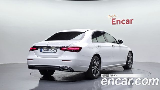 Mercedes-Benz E-Class 2023 — photo 2