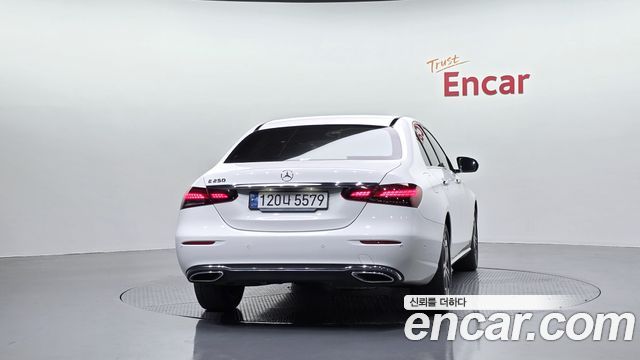 Mercedes-Benz E-Class 2023 — photo 4
