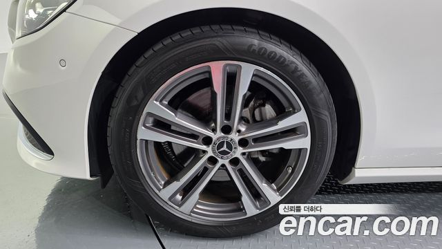Mercedes-Benz E-Class 2023 — photo 5