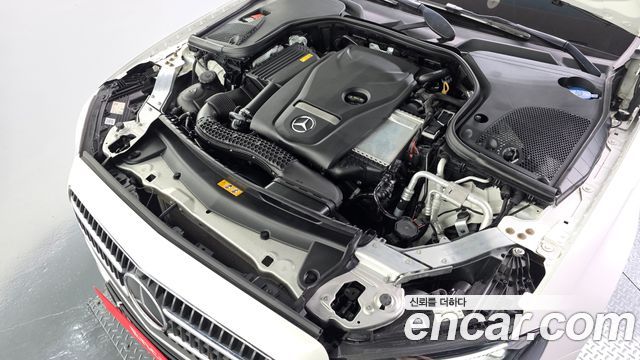 Mercedes-Benz E-Class 2023 — photo 6