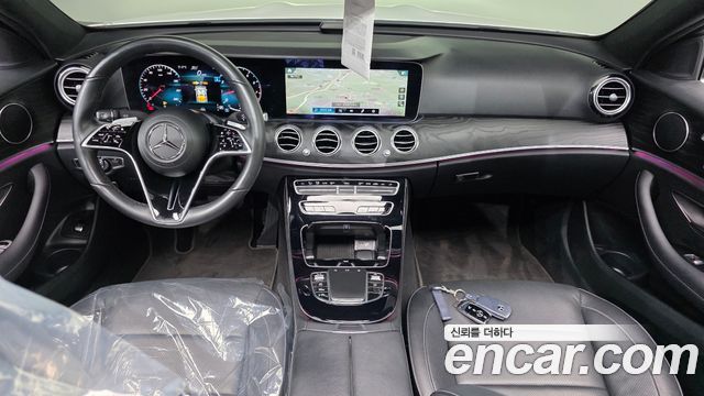 Mercedes-Benz E-Class 2023 — photo 10