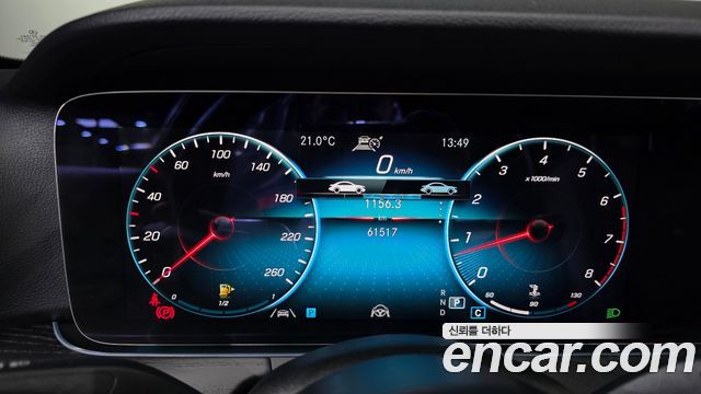 Mercedes-Benz E-Class 2023 — photo 11