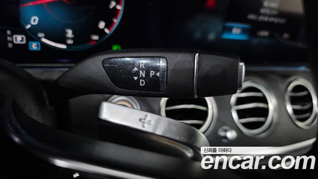 Mercedes-Benz E-Class 2023 — photo 12
