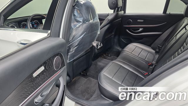 Mercedes-Benz E-Class 2023 — photo 18
