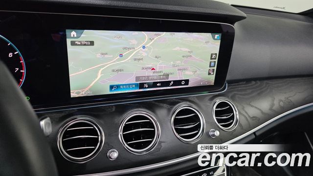 Mercedes-Benz E-Class 2023 — photo 20