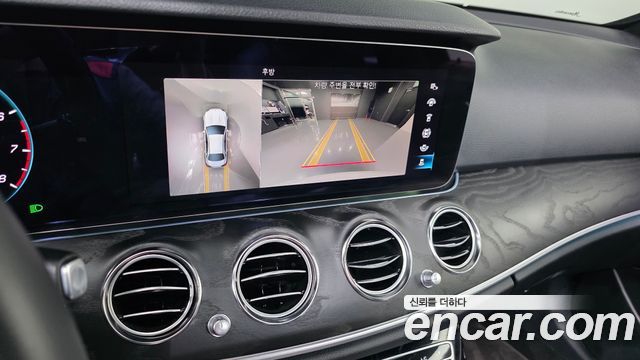 Mercedes-Benz E-Class 2023 — photo 22