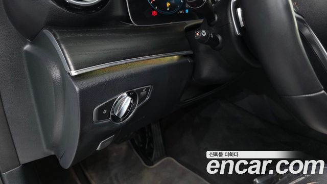 Mercedes-Benz E-Class 2023 — photo 23